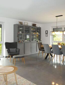 AUMÜLLER-Immobilien - Moderne 2,5-Zi-Wohnung mit 2 Stellplätzen in ruhiger Lage in Schlüchtern-Stadt - Schlüchtern