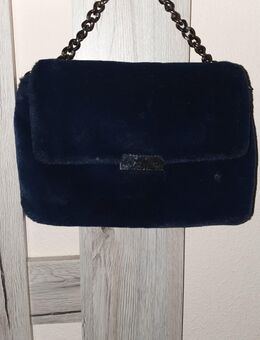 Tom & Eva Handtasche dunkelblau aus Kunstfell - Darmstadt