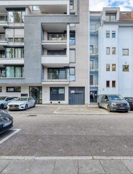 +++ mitten drin & trotzdem ruhig - 1.OG - zwei Balkone - gehoben & renoviert - Fliesen mit FB-Hzg. - inkl. Duplex & E... - Stuttgart