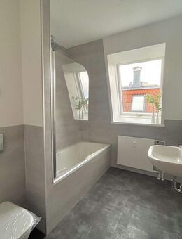 In Renovierung I Moderne Einbauküche I Bad mit Wanne - Dresden