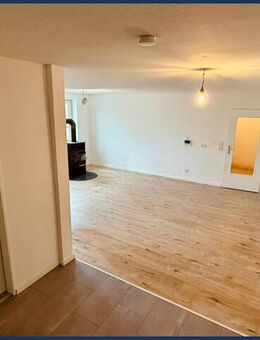 Modern geschnittene Wohnung mit Kaminofen in historischem Fachwerkhaus mit Einbauküche - Clenze