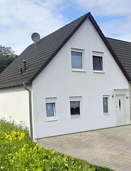 Modernes Einfamilienhaus (DHH) mit großem Gartenanteil - zusätzliche Ausbaureserve - Krefeld