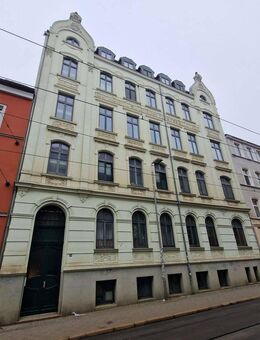 Als Anlage oder Eigennutzung - große 2 Zimmer DG Wohnung mit Balkon im Zentrum von Schwerin - Schwerin