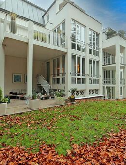 Luxuriöse 4-Zi-Maisonette-Whg (ca. 145 m² EG + ca. 75 m² im Souterrain) direkt am Englischen Garten! - München