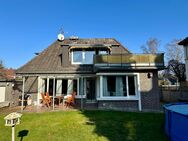 Zeitloses Einfamilienhaus im Villenviertel - mit Balkon, überdachter Terrasse und Garage - Wilhelmshaven