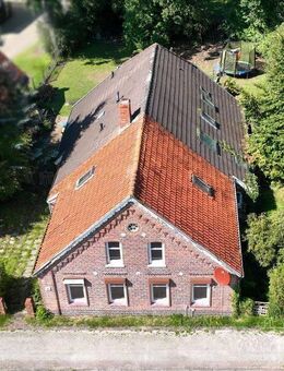 Teilvermietetes Zweifamilienhaus mit Nebengebäude sowie Wald- und Seegrundstück - Großefehn