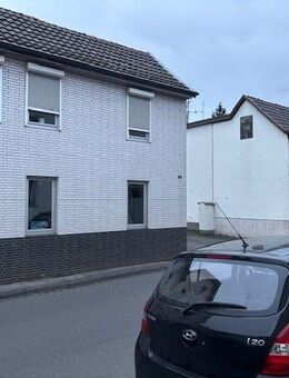 2 Wohnhäuser und 13 Garagen auf 1061 m² Grundstück, ideal für den Neubau von Reihenhäuser oder ein Mehrfamilienhaus geeignet - Bonn