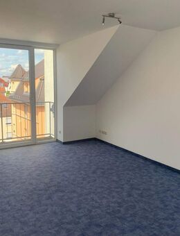 3 Zimmer Dachgeschosswohnung mit Balkon in Augsburg-Oberhausen in zentraler Lage - Augsburg