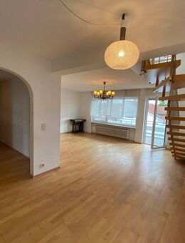 großzügige Maisonette-Wohnung mit Balkon und Garten zu Vermieten! - Neunkirchen (Saarland)