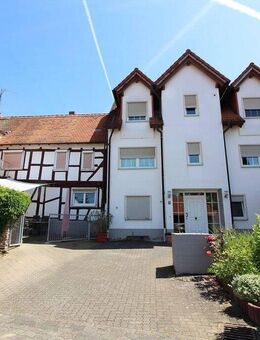 Hermann Immobilien: 2 Häuser auf 2725 qm Grundstück +Scheune+Halle in Neuberg-Ravolzhausen - Neuberg
