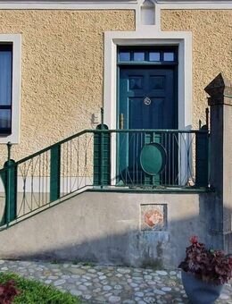 Österreich! Außergewöhnliches WOHNHAUS (Unikat) mit ATELIER in TARSDORF (ca. 10 km v. Burgh. entf.) - Burghausen