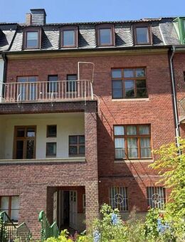 Stilvolles 3-4 Familienhaus/ Altbauvilla mit ELW im Souterrain und ausbaufähigen Spitzdachboden in 1a Lage - Kassel