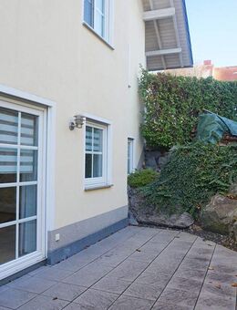 IDEALE SINGLEWOHNUNG! 2-ZIMMER-EINLIEGERWOHNUNG MIT TERRASSE UND EINBAUKÜCHE! *** MAINASCHAFF - Mainaschaff