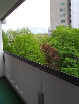 Sonnige 3 Zimmerwohnung mit 2 Balkone - München