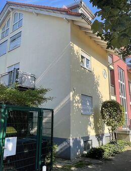 Charmante Dachgeschosswohnung mit Balkon & Tiefgaragenstellplatz - Bühl