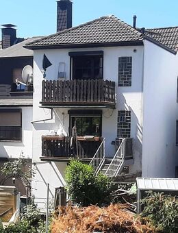 Solides 3-Familienhaus in Menden mit Garten, Balkonen und Renditepotenzial - Menden (Sauerland)