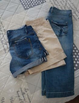 Damen Shorts, 2 Stück und 1 Stück Capri Jeans, Hosen, Shorts - Damme