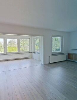 Wundervolle 3-Zimmer-Wohnung mit Wintergarten, EBK und viel Raum zur individuellen Gestaltung - Hildesheim