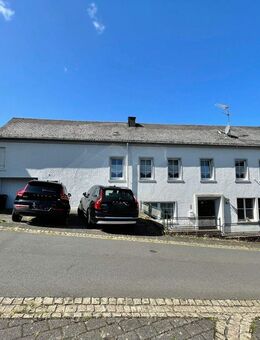 **Große Immobilie bietet viel Potenzial und Nutzungsmöglichkeiten** - Densborn