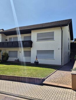 Vielseitiges Wohnhaus mit großem Wintergarten, Garage und Gartenparadies auf 708 m2 - Sinsheim