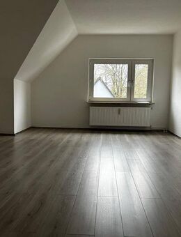 Sanierte Großzügige 2- Zimmer Wohnung ab sofort verfügbar - Solingen (Klingenstadt)