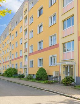 Aufgepasst - Hochwertig sanierte 3-Raum-Wohnung mit Süd-Balkon in saniertem Altbau-Mehrfamilienhaus - Coswig