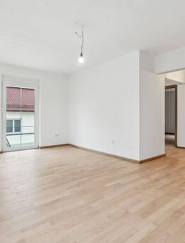 PROVISIONSFREI ! - Hochwertig kernsanierte 3-Zimmer-Etagenwohnung mit großzügiger Dachterrasse - Schwabmünchen