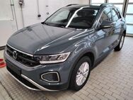 VW T-Roc, 1.5 TSI Life Dig, Jahr 2023 - Lehrte