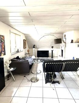 große 3-Zimmer-DG-Wohnung in Deizisau - Deizisau