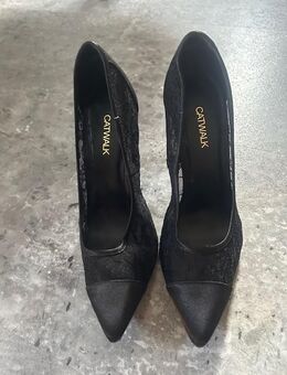 Schwarze High Heels mit Spitze, Gr. 39 - Kamen
