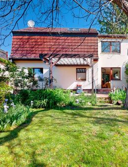 Freistehendes Einfamilienhaus mit Dachterrasse, Garten und viel Platz auf drei Etagen - Berlin