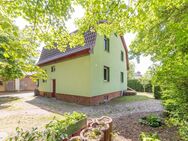 Mit Keller, Lager-/Werkstatt-Nebengebäude, Einbauküche, Balkon uvm.: Einfamilienhaus in Rehfelde - Rehfelde