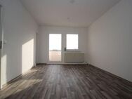 *Renovierte 2-Zimmer-Wohnung mit Dusche im Dachgeschoss zu vermieten* - Rosenbach (Vogtland)