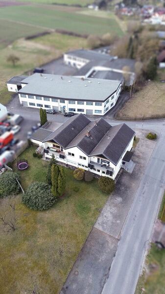 Preisanpassung! Vollvermietetes Wohn- und Geschäftshaus mit sep. Lagergebäude und Ausstellungsfläche