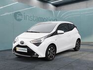 Toyota Aygo, 1.0 x-play connect, Jahr 2019 - München