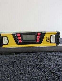 AGT Digitale-Magnet-Wasserwaage, 25 cm - Horgen