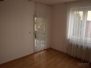 Schöne 2 Zimmer-Erdgeschoss-Wohnung mit Terrasse! - Esslingen (Neckar)