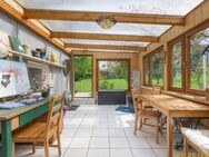 SOFORT FREI: Einfamilienhaus mit PV, Wintergarten, Garage und separatem Baugrundstück zu verkaufen - Landau (Isar)