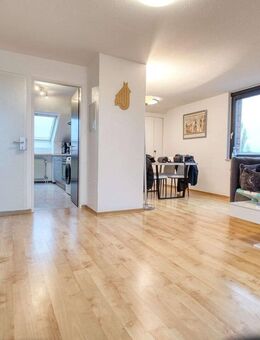 Düsseldorf-Lierenfeld: 2-Zimmer Wohnung mit kernsaniertem Badezimmer, Loggia sowie Außenstellplatz - Düsseldorf