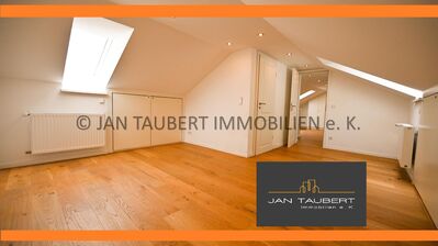 **EINFAMILIENHAUS FÜR DIE JUNGE FAMILIE** mit Kaminofen und Garage - großes Grundstück!