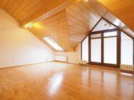 Singles und junge Paare aufgepasst! 3 Zimmer DG-Wohnung mit EBK, Balkon und Garage in BESIGHEIM - Besigheim