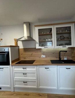 Modernisierte 3 Zimmerwohnung mit Einbauküche am Rande des Mühlberggebietes - Kitzingen