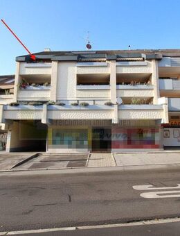 Zentral wohnen mit Weitblick: Helle 2-Zimmer-Dachgeschosswohnung mit Dachterrasse/Loggia im Herzen von Bad Dürrheim. - Bad Dürrheim