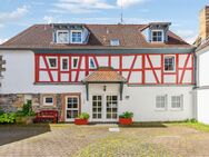 Traumoase in Florstadt! Haus im Haus mit ca. 220 m² Wohnfläche! Traumgarten mit großem Schwimmteich! - Florstadt