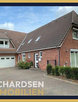 Geräumiges Einfamilienhaus mit Doppelgarage und Gartenhaus in ruhiger Ortsrandlage - Niebüll