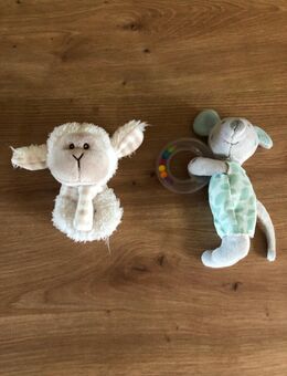 Zwei Stoff Rasseln, Schaf und Maus mit bunten Perlen - Wadgassen