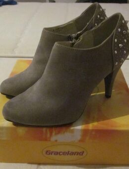 Gr. 40: Stiefeletten, grau mit Nieten "Deichmann", neu + Leder-Stiefeletten, grau, "5th Avenue", neu - München