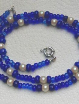 Longkette, blauer Rocaille mit Perleneinlage - Stemmen