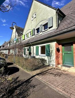 BIETERVERFAHREN - Historisches Reihenhaus in familienfreundlicher Lage - Frankfurt (Main)