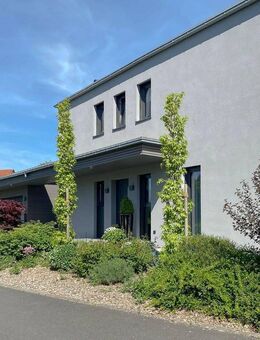 Weg von Lärm & Hektik: Exklusives Effizienzhaus mit Weitblick und 207?m² Wohlfühlfläche - Zeitlofs